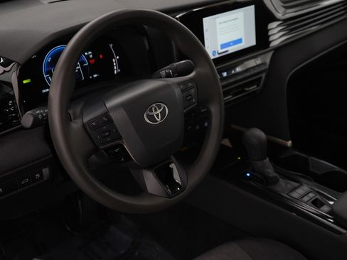 Used 2025 Toyota Camry LE image 20