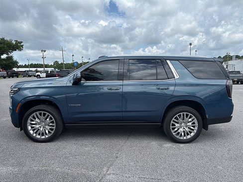 Used 2025 Chevrolet Tahoe High Country AWD/4WD image 3