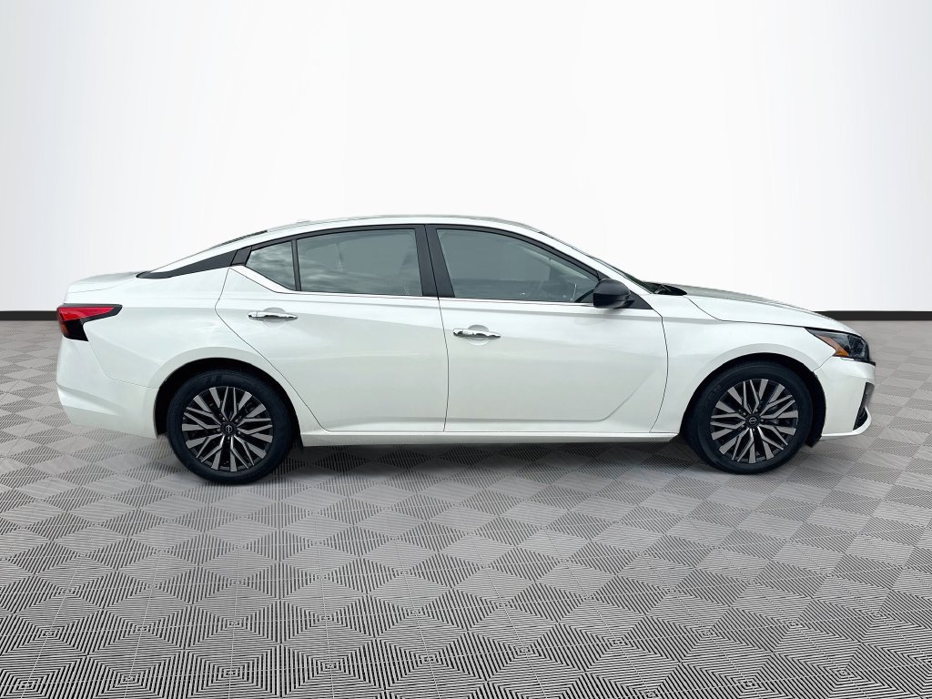 Used 2024 Nissan Altima 2.5 SV FWD image 5