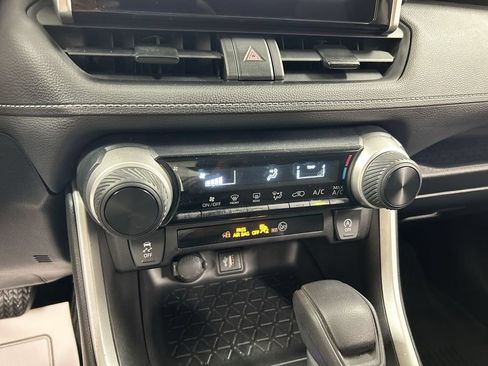 Used 2023 Toyota RAV4 LE AWD/4WD image 16