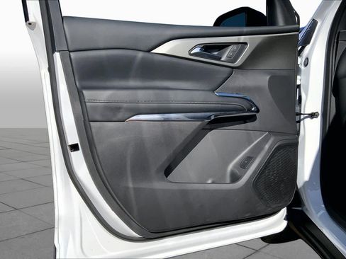 Certified 2025 Chevrolet Traverse LT FWD image 22