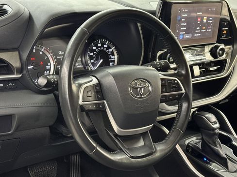 Used 2023 Toyota Highlander LE image 20