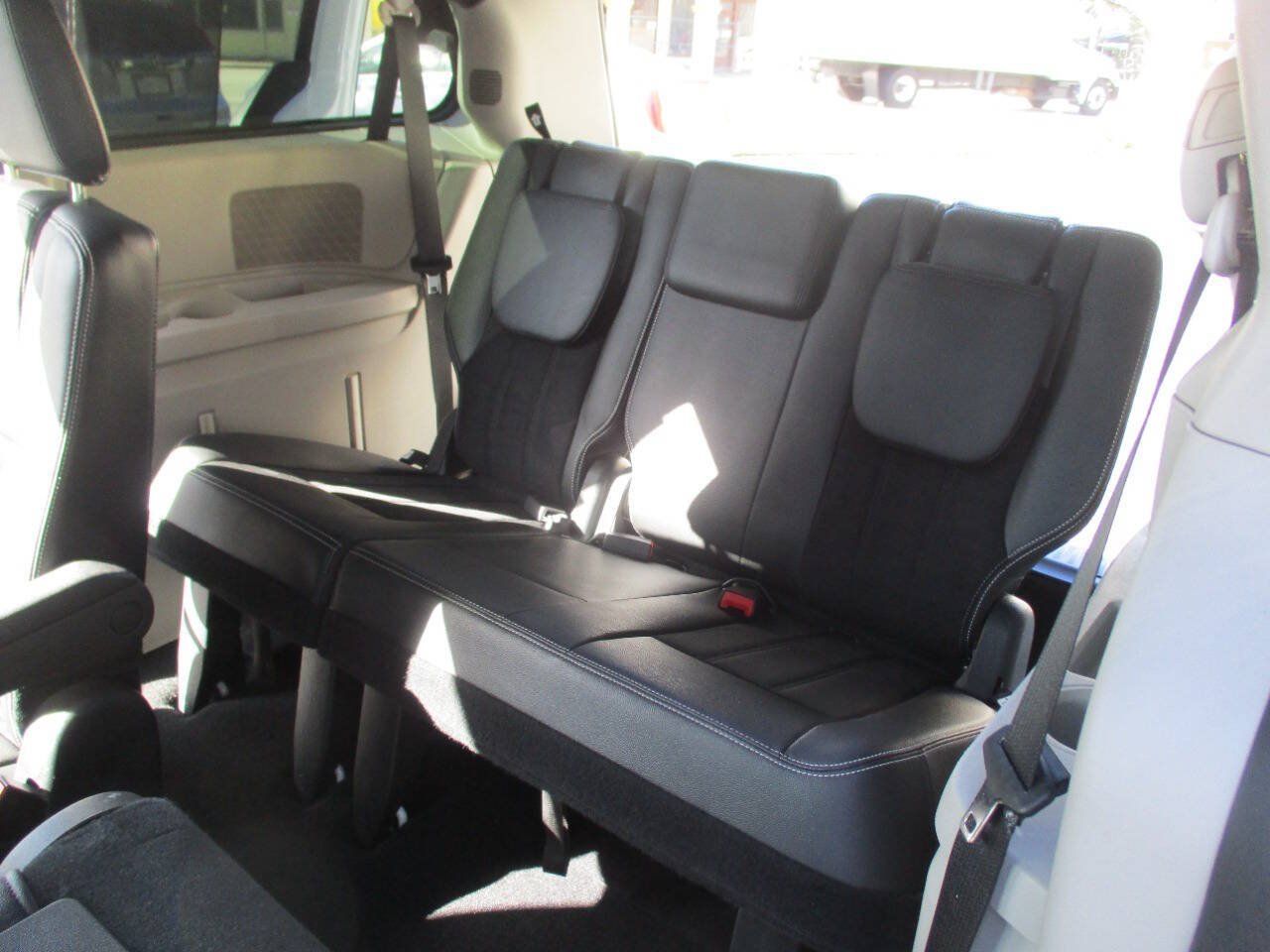 Used 2018 Dodge Grand Caravan SXT w/ Driver Convenience Group FWD image 23