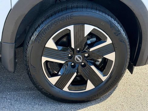 Certified 2025 Nissan Kicks SV AWD/4WD image 9