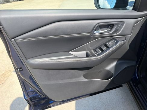 Used 2024 Nissan Rogue SL w/ SL Premium Package AWD/4WD image 12