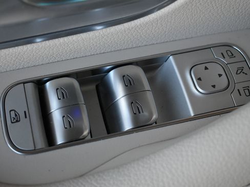 Used 2025 Mercedes-Benz GLS 450 4MATIC image 14