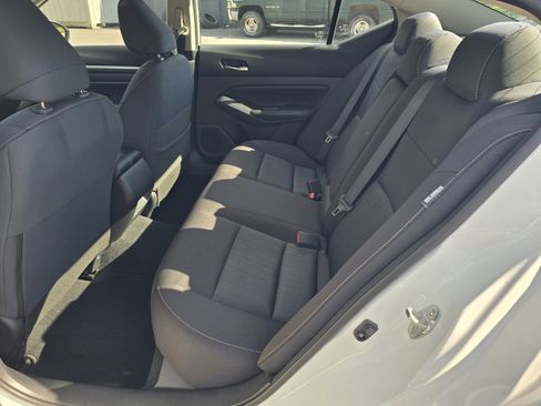 Used 2022 Nissan Altima 2.5 SV FWD image 11