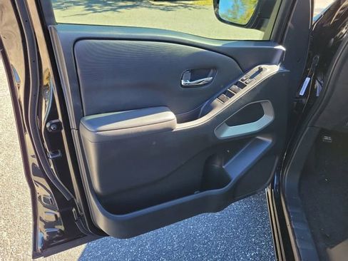 Used 2023 Nissan Frontier SV w/ SV Convenience Package image 8