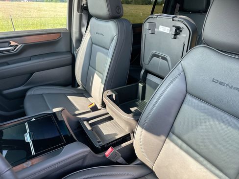 Used 2025 GMC Yukon XL Denali w/ Sun & Power Step Package image 18