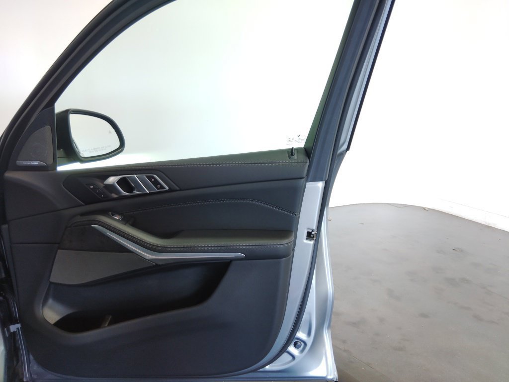 Used 2023 BMW X7 xDrive40i w/ Premium Package AWD/4WD image 51
