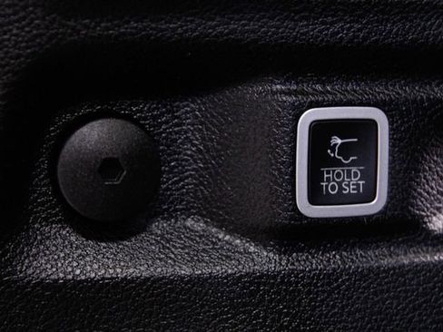 Used 2022 Jeep Grand Cherokee L Limited image 24