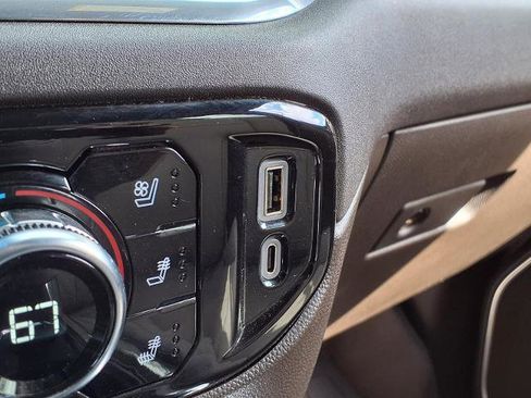 Certified 2023 GMC Sierra 1500 SLT image 8