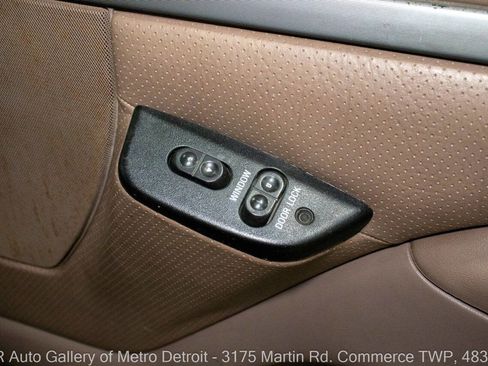 Used 1996 Ford Bronco XLT image 32