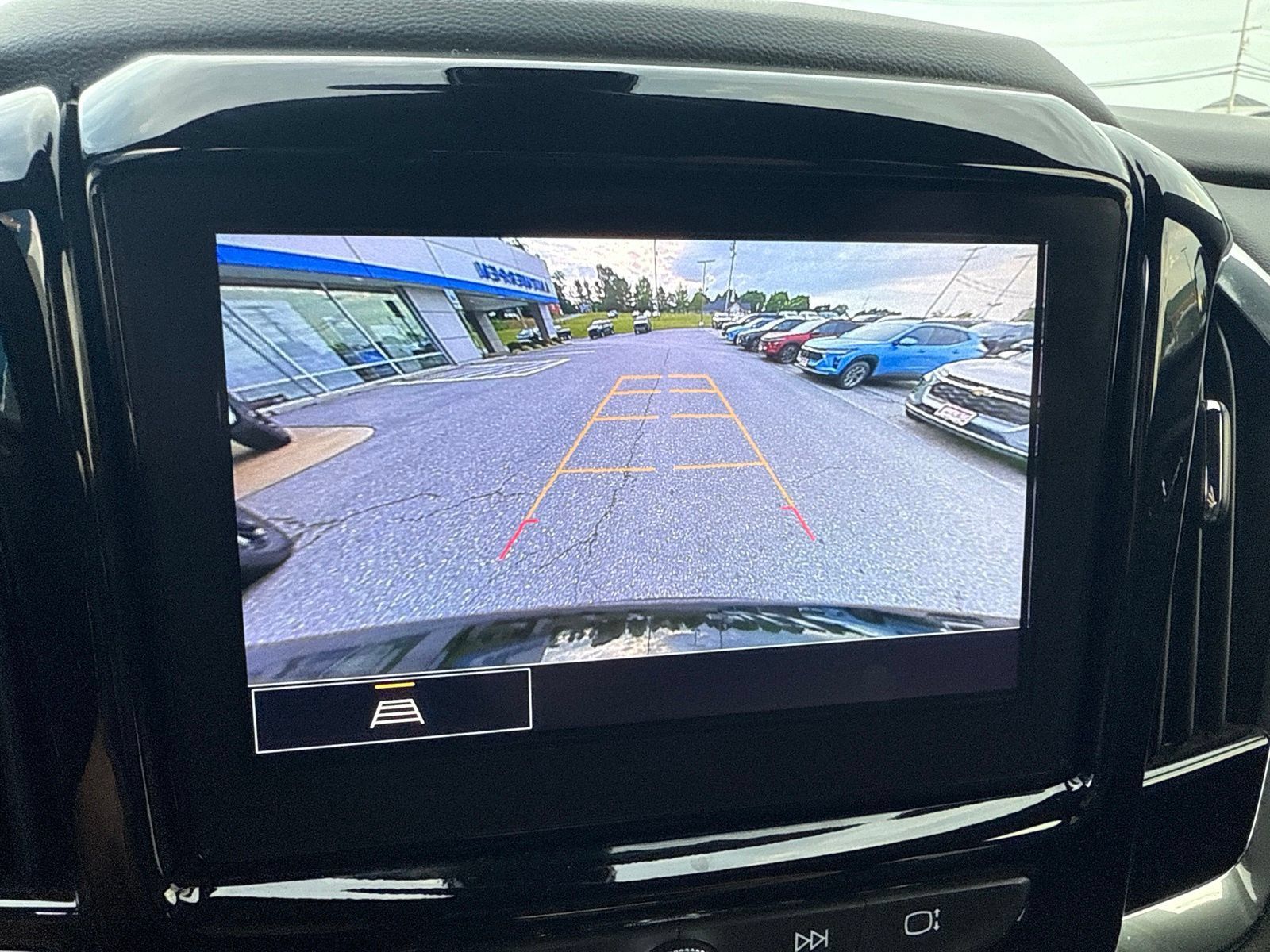 Used 2023 Chevrolet Traverse LT AWD/4WD image 18