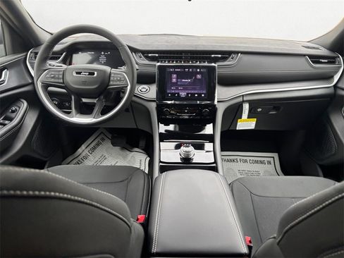 New 2025 Jeep Grand Cherokee Laredo w/ Luxury Tech Group I image 10