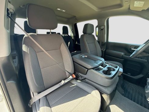 Used 2025 Chevrolet Silverado 2500 Custom w/ Custom Value Package image 26