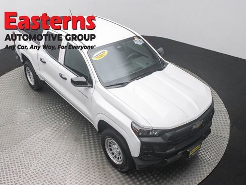 Used 2024 Chevrolet Colorado W/T w/ Technology Package RWD image 3