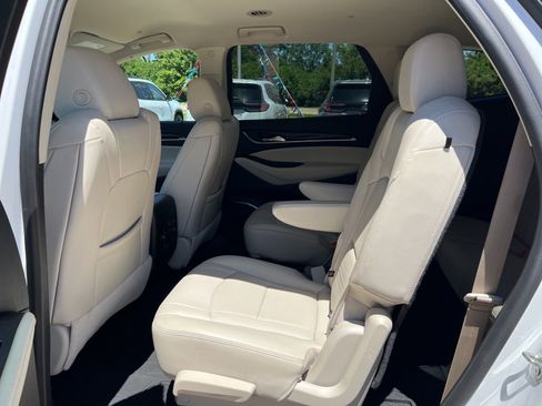 Used 2023 Buick Enclave Essence FWD image 16