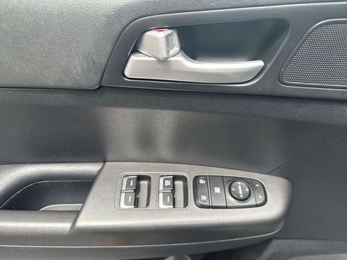 Used 2021 Kia Sportage LX FWD image 13