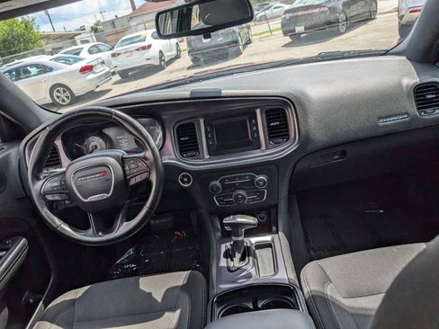 Used 2017 Dodge Charger SE w/ Blacktop Package RWD image 14