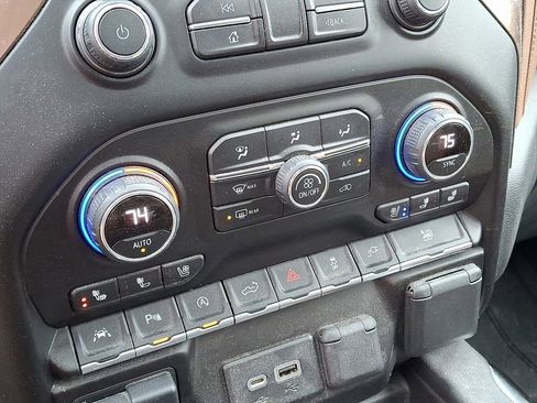 Used 2020 Chevrolet Silverado 1500 High Country w/ Technology Package image 15