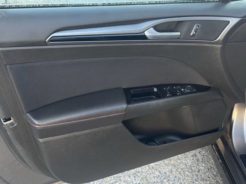 Used 2014 Ford Fusion SE image 9