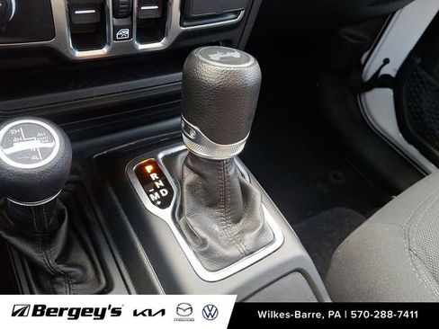 Used 2023 Jeep Wrangler Unlimited w/ Cold Weather Group AWD/4WD image 17