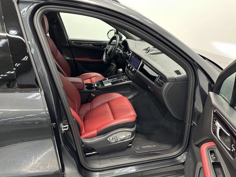 Certified 2025 Porsche Macan Macan image 43