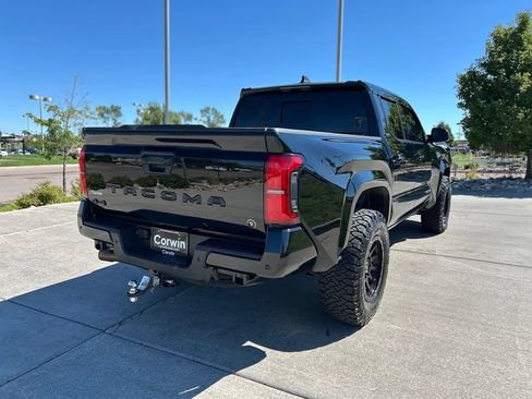 Used 2025 Toyota Tacoma SR5 AWD/4WD image 8