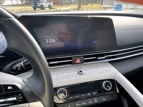 Certified 2024 Hyundai Elantra Limited image 7