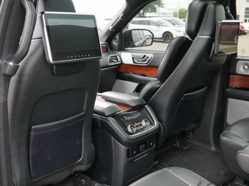 Used 2019 Lincoln Navigator L Reserve image 31
