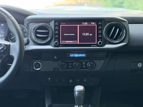 Used 2021 Toyota Tacoma TRD Sport w/ Technology Package RWD image 28