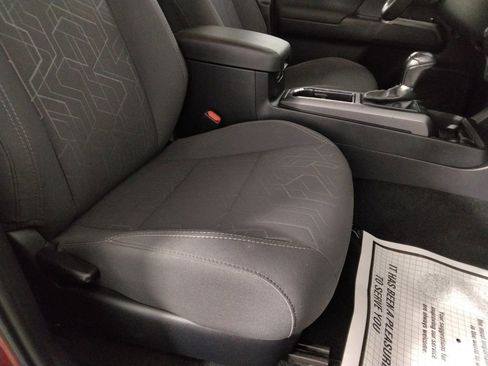 Used 2018 Toyota Tacoma TRD Sport image 33