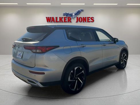 Used 2024 Mitsubishi Outlander SE AWD/4WD image 16
