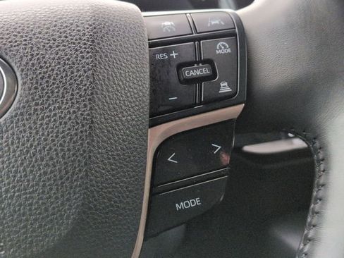 Certified 2023 Toyota Crown Limited image 18