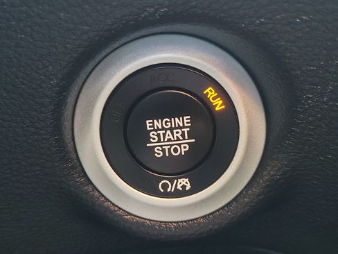 Used 2024 Chrysler Pacifica Limited w/ S Appearance Package FWD image 26