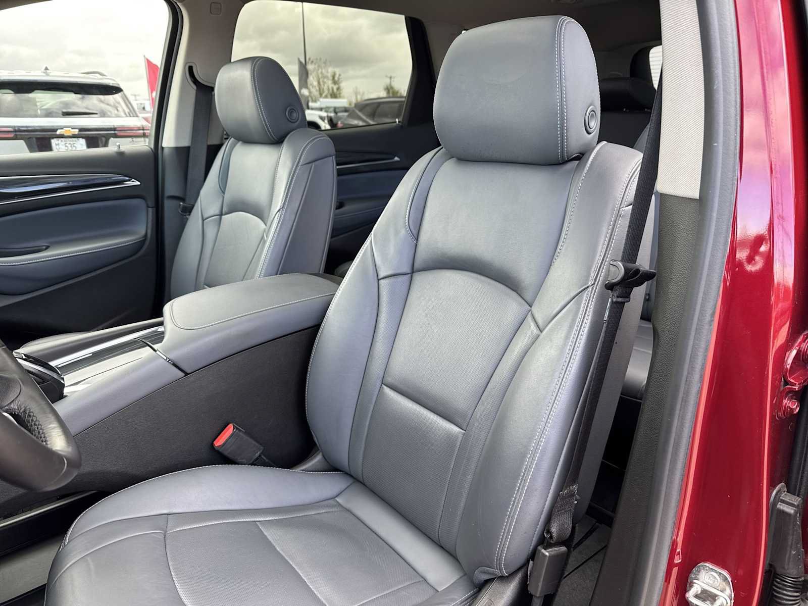 Certified 2021 Buick Enclave Essence w/ Sound and Sites Package AWD/4WD image 12