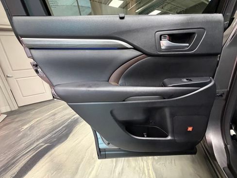 Used 2017 Toyota Highlander Limited AWD/4WD image 54