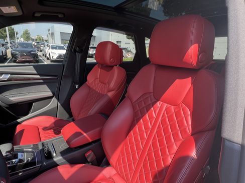 Used 2024 Audi SQ5 Prestige AWD/4WD image 16
