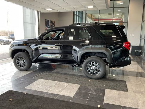 New 2026 Toyota 4Runner SR5 image 4