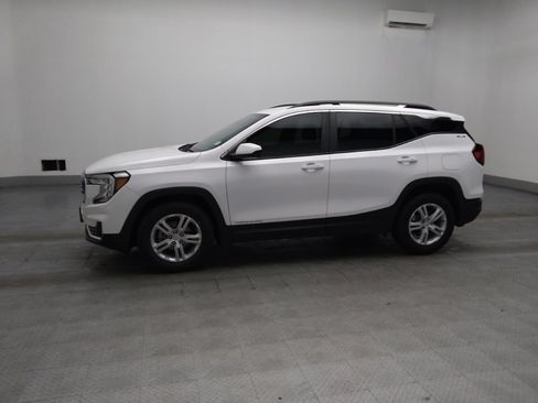 Used 2022 GMC Terrain SLE w/ Driver Convenience Package FWD image 2