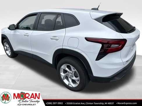 Certified 2025 Chevrolet Trax LS w/ LS Convenience Package FWD image 3