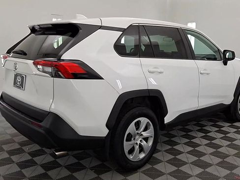 Used 2022 Toyota RAV4 LE image 4