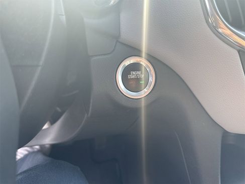 Used 2022 Chevrolet Equinox LS w/ LS Convenience Package image 16