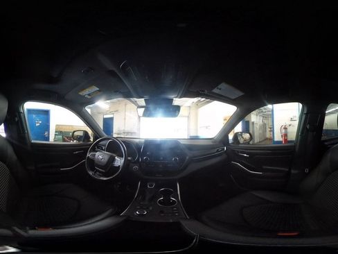 Used 2025 Toyota Highlander XSE AWD/4WD image 42