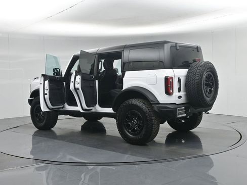 Used 2025 Ford Bronco Badlands image 35