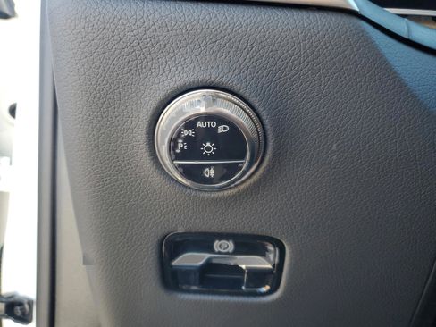 Used 2025 Mercedes-Benz GLC 300 image 34