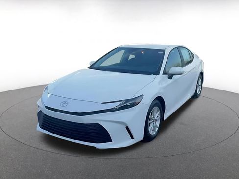 Used 2025 Toyota Camry LE image 8