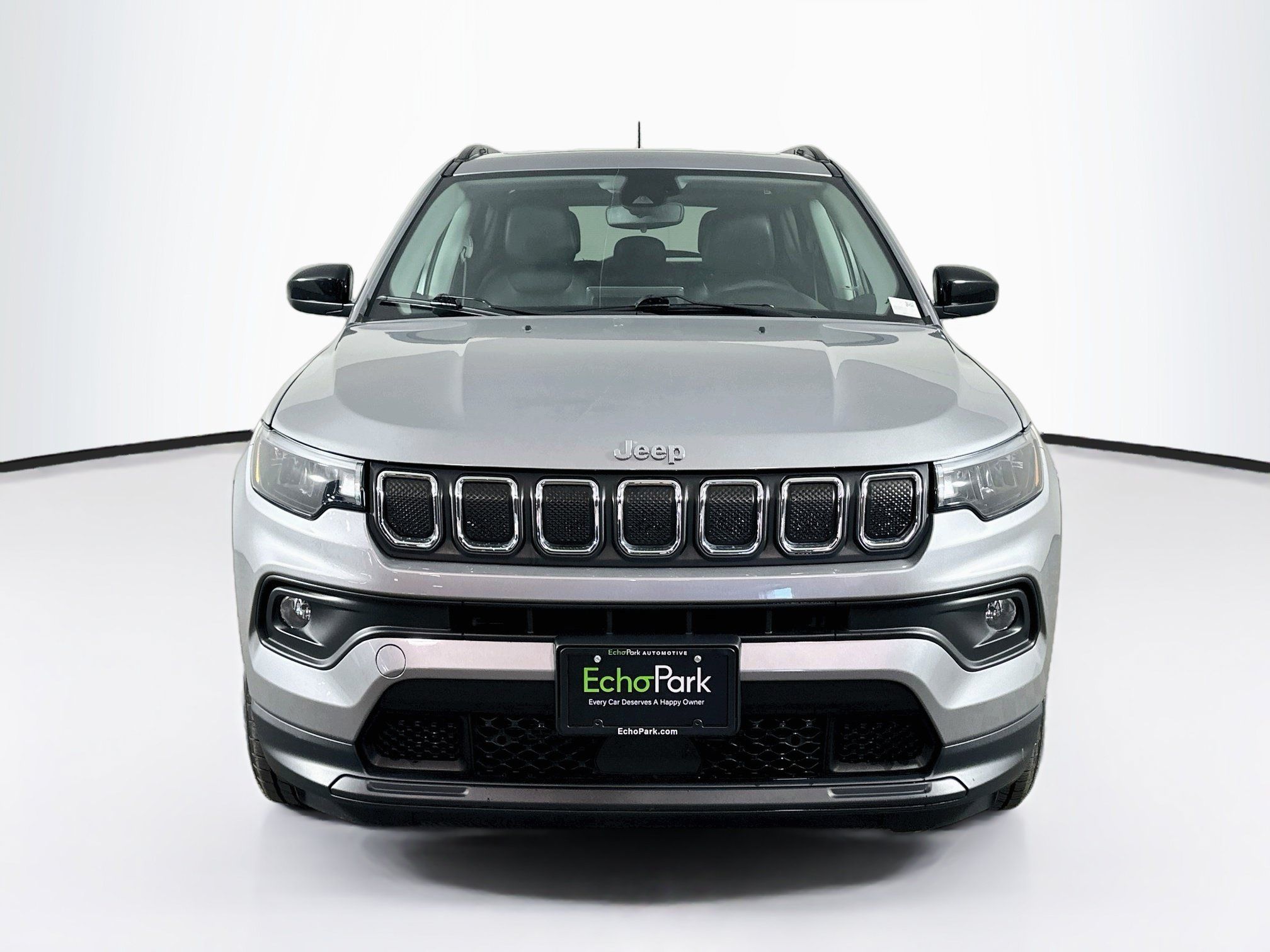 Used 2022 Jeep Compass Latitude w/ Sun and Sound Group AWD/4WD image 2