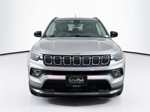 Used 2022 Jeep Compass Latitude w/ Sun and Sound Group AWD/4WD image 2